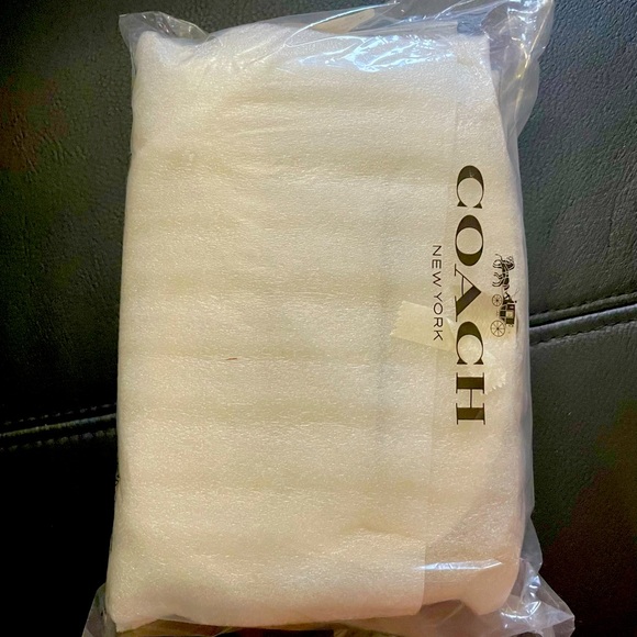 Coach Serena Satchel In Signature Canvas - Picture 3 of 4